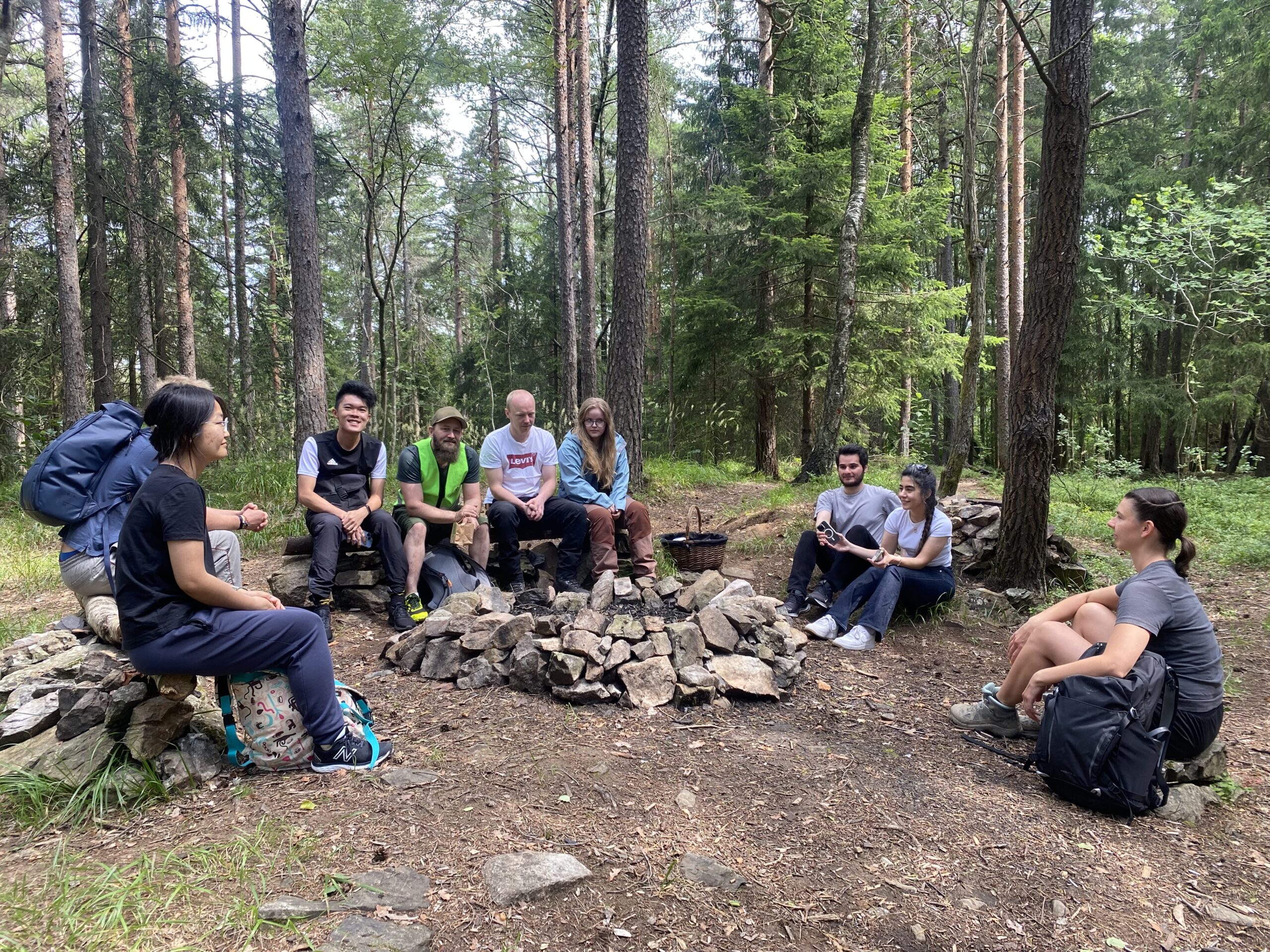 Skogstur med Ung sanker til Kolåstoppen